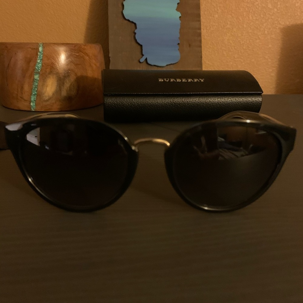 Burberry Signature  Sunglasses - Picture 4 of 6